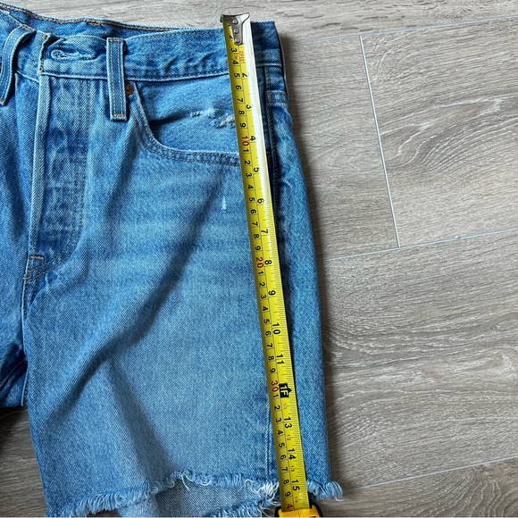 Levi’s 501 Long Short - Picture 9 of 10